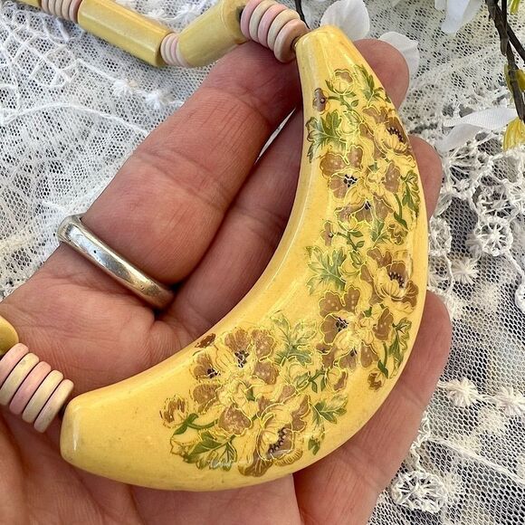 Vintage 70’s Painted Transfer Enamel Necklace - Picture 2 of 12